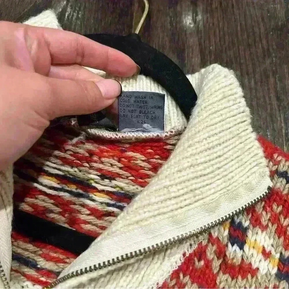 Liz Wear Women’s Sweater. Great Holiday Look. size medium. - Picture 10 of 12